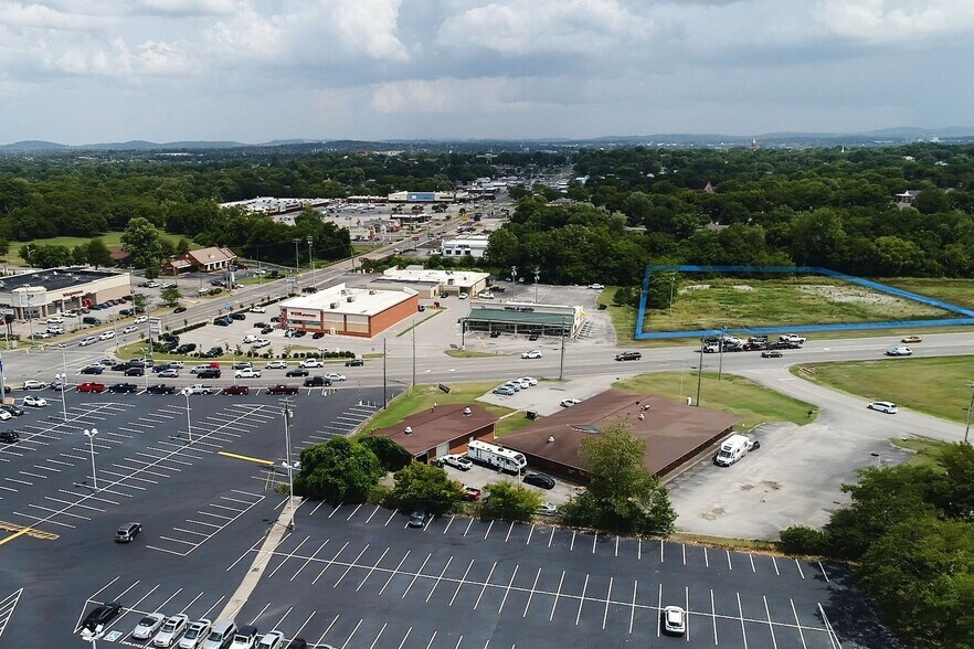 121 S Hartmann Drive, Lebanon, TN à vendre - Photo principale – Image 1 sur 7