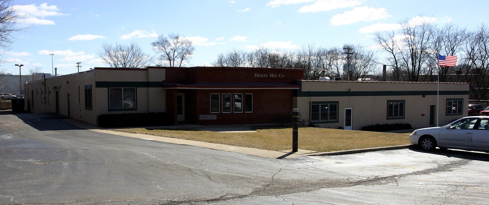 1315 E Main St, St Charles, IL à vendre - Photo de l’immeuble – Image 2 sur 20