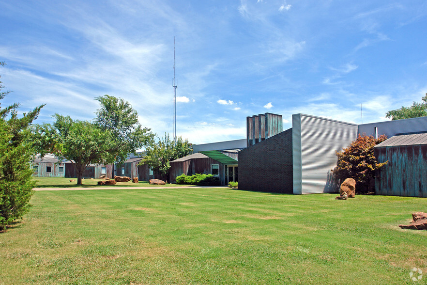 700 Cedar Lake Blvd, Oklahoma City, OK à louer - Photo principale – Image 1 sur 3