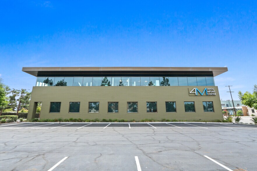 3918 Long Beach Blvd, Long Beach, CA à louer - Photo de l’immeuble – Image 2 sur 6