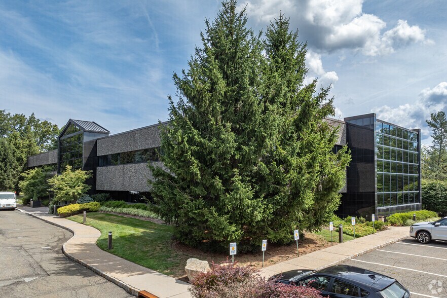 100 Valley Rd, Mount Arlington, NJ à vendre - Photo principale – Image 1 sur 1