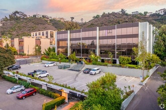 2667 Camino del Rio S, San Diego, CA à louer Photo intérieure– Image 2 sur 18