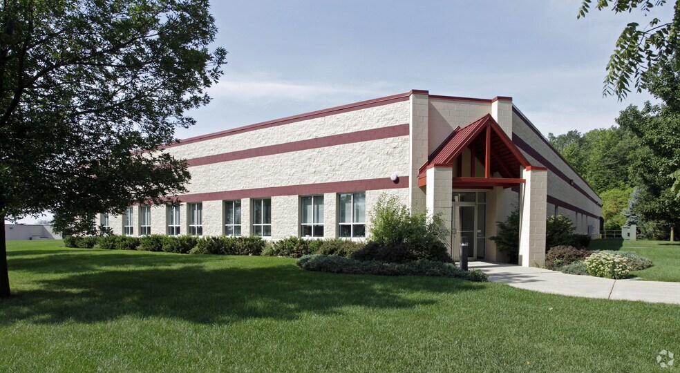 5515 S Westridge Dr, New Berlin, WI à louer - Photo principale – Image 1 sur 6