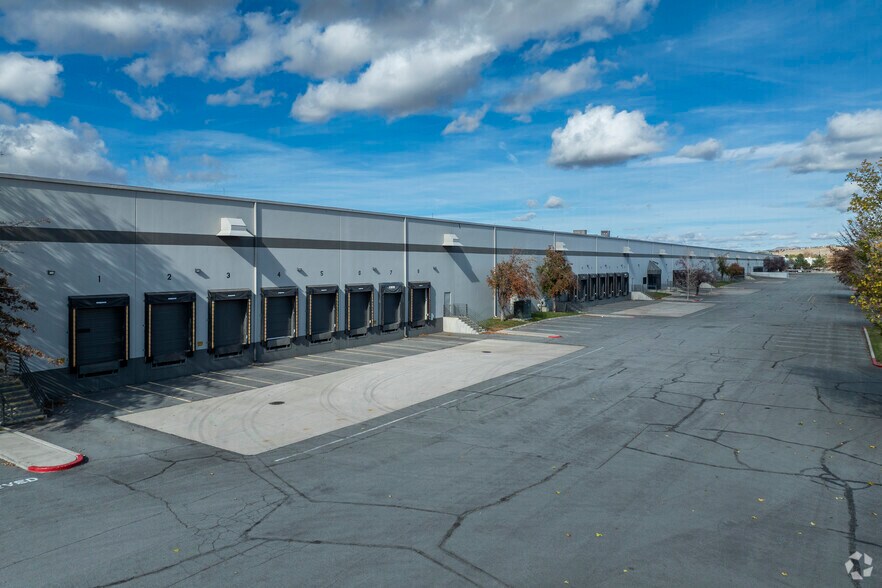 475 Lillard Dr, Sparks, NV à louer - Photo de l’immeuble – Image 2 sur 4