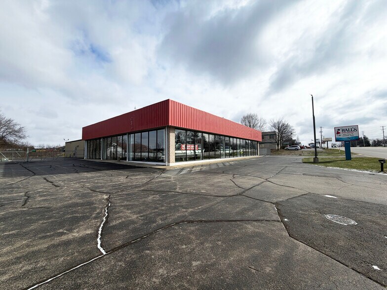 345 Lake Michigan Dr, Grand Rapids, MI à vendre - Photo de l’immeuble – Image 2 sur 10
