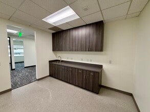 700 N Brand Blvd, Glendale, CA à louer Photo intérieure– Image 1 sur 4