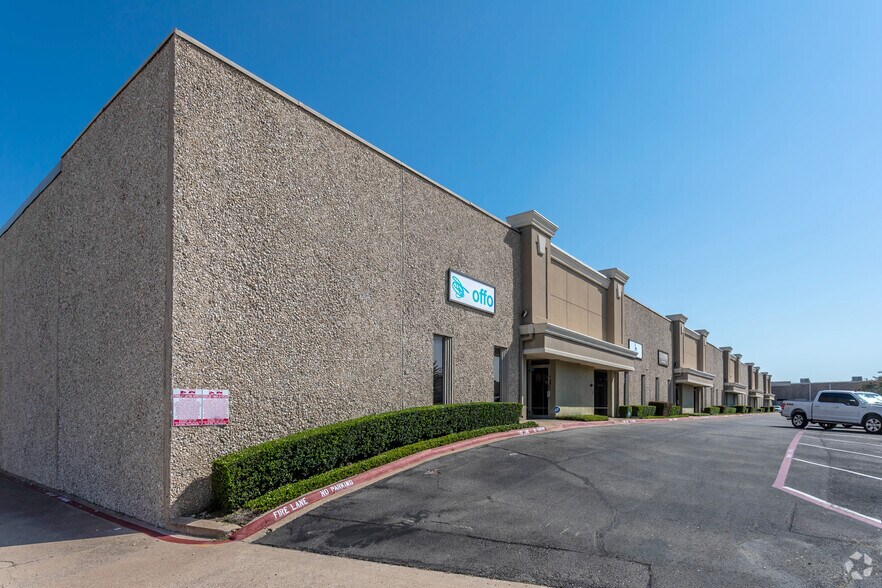 4117-4135 Lindbergh Dr, Addison, TX à louer - Photo de l’immeuble – Image 2 sur 3