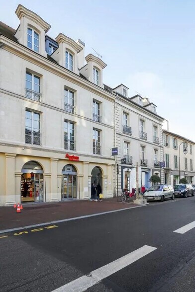 Bureau dans Saint-Germain-en-Laye à louer - Photo de l’immeuble – Image 2 sur 7