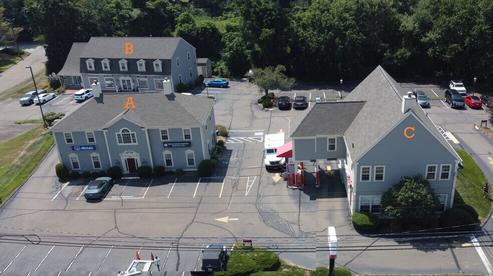 250-252 East Main portefeuille de 2 biens à vendre sur LoopNet.fr - Photo de l’immeuble – Image 1 sur 15