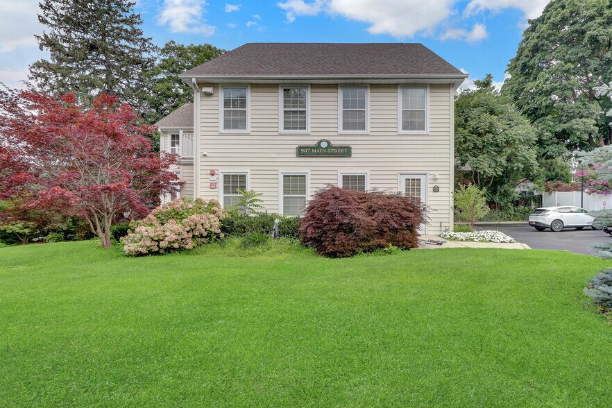 907 Main St, Port Jefferson, NY à louer - Photo de l’immeuble – Image 2 sur 16
