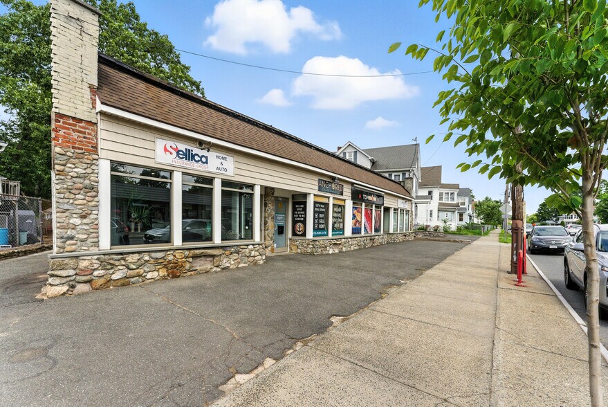 674-678 Dickinson St, Springfield, MA à vendre - Photo de l’immeuble – Image 2 sur 11
