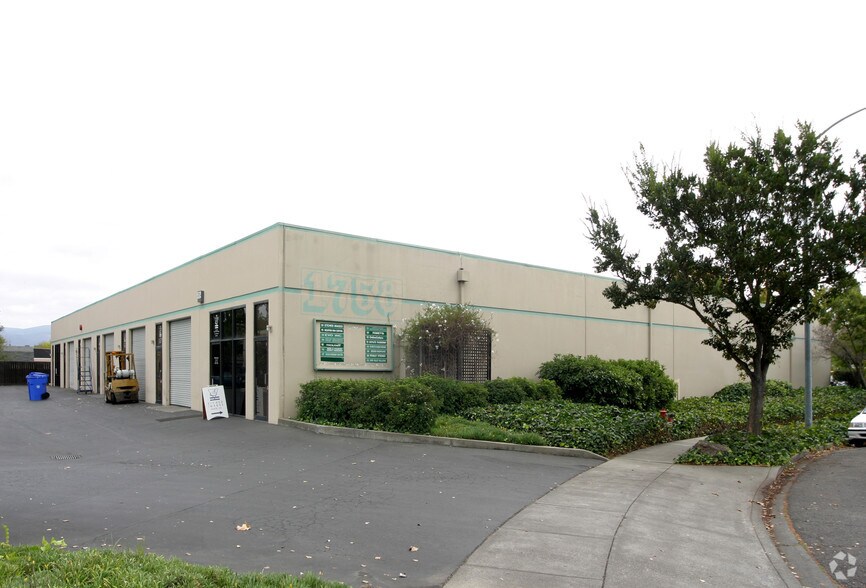 1758 Industrial Way, Napa, CA à louer - Photo de l’immeuble – Image 2 sur 4
