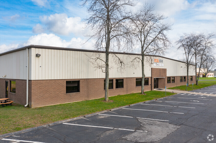 235 S Pioneer Blvd, Springboro, OH à louer - Photo principale – Image 1 sur 4