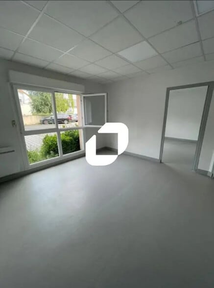 Bureau dans Bussy-Saint-Georges à louer - Photo de l’immeuble – Image 1 sur 7