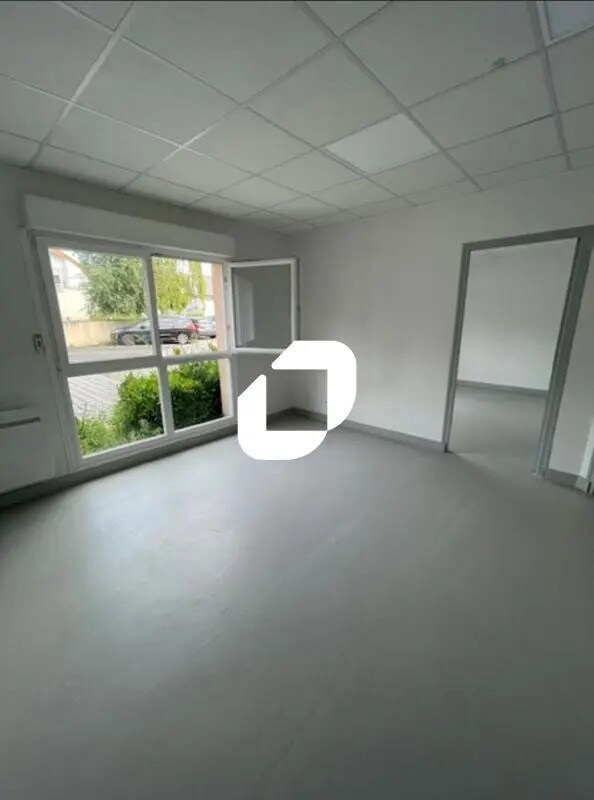 Bureau dans Bussy-Saint-Georges à louer Photo de l’immeuble– Image 1 sur 8