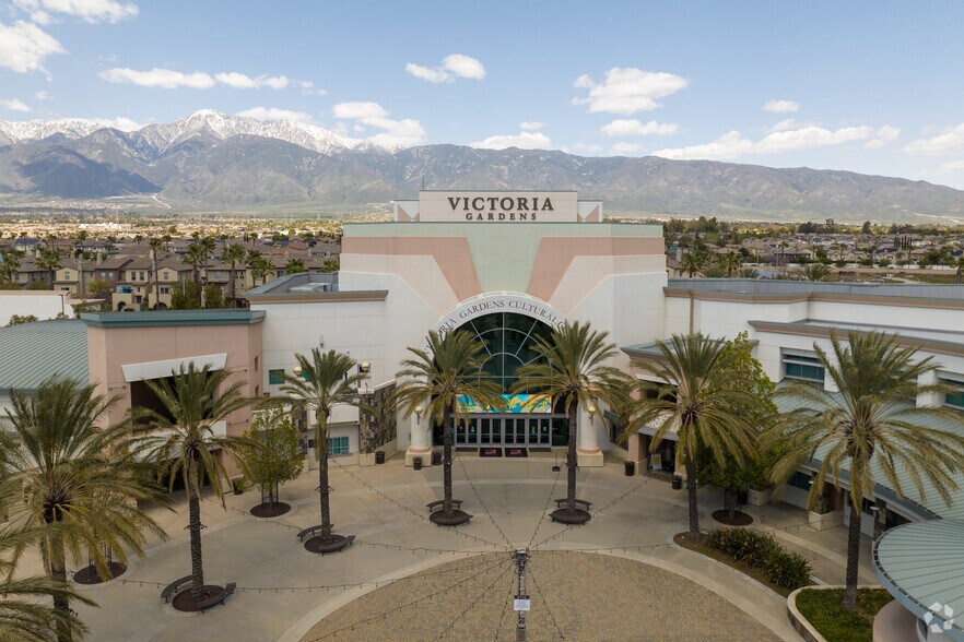 12505 N Main St, Rancho Cucamonga, CA à louer - Photo de l’immeuble – Image 3 sur 7