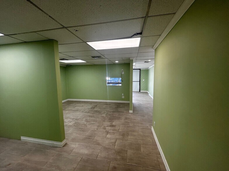 22720 Ventura Blvd, Woodland Hills, CA à louer - Photo de l’immeuble – Image 3 sur 9