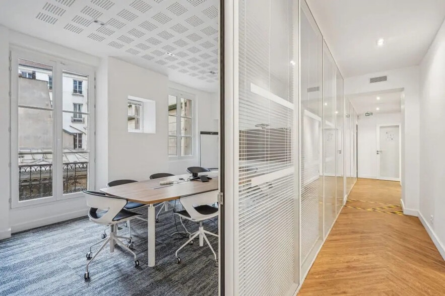 24 Rue Beaubourg, Paris à louer - Photo de l’immeuble – Image 3 sur 9