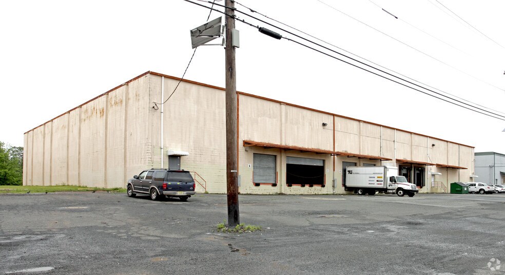 2C Terminal Way, Avenel, NJ à louer - Photo de l’immeuble – Image 2 sur 4