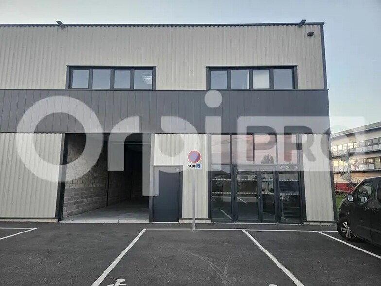 Local d’activités dans Artigues-près-Bordeaux à louer - Photo de l’immeuble – Image 1 sur 9