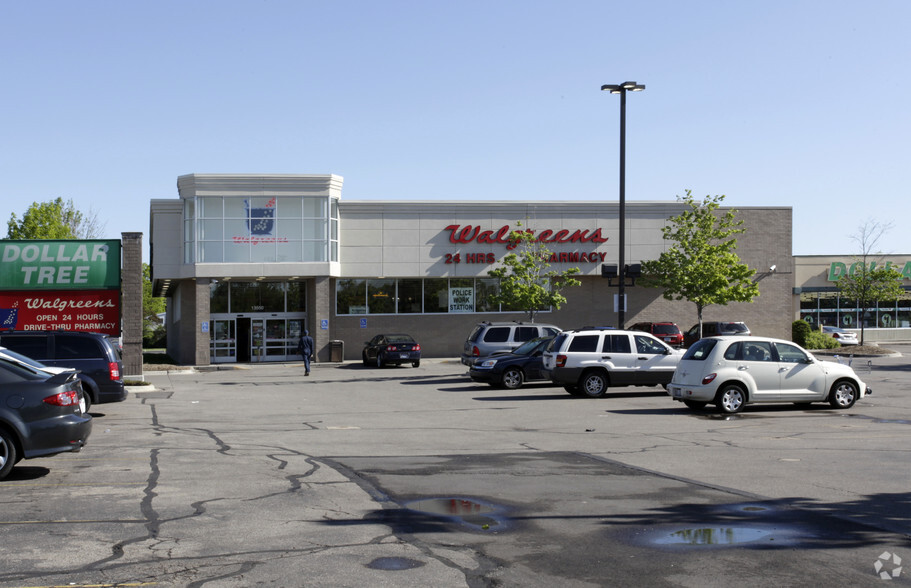 13550 W 9 Mile Rd, Oak Park, MI à louer - Photo principale – Image 1 sur 4