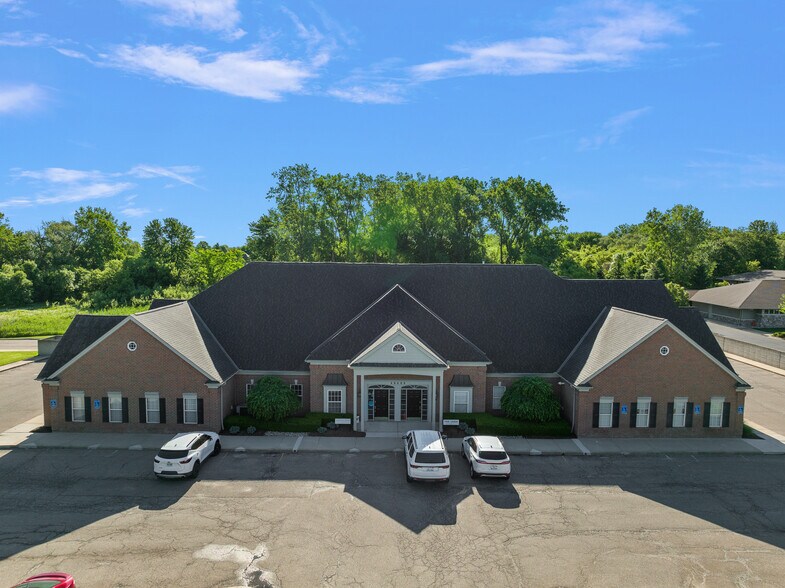 46600 Romeo Plank Rd, Macomb, MI à louer - Photo de l’immeuble – Image 3 sur 5