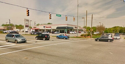 3700 W Gate City Blvd, Greensboro, NC à louer Photo de l’immeuble– Image 2 sur 6