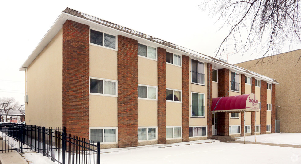 10707 106th St NW, Edmonton, AB à vendre - Photo de l’immeuble – Image 2 sur 2