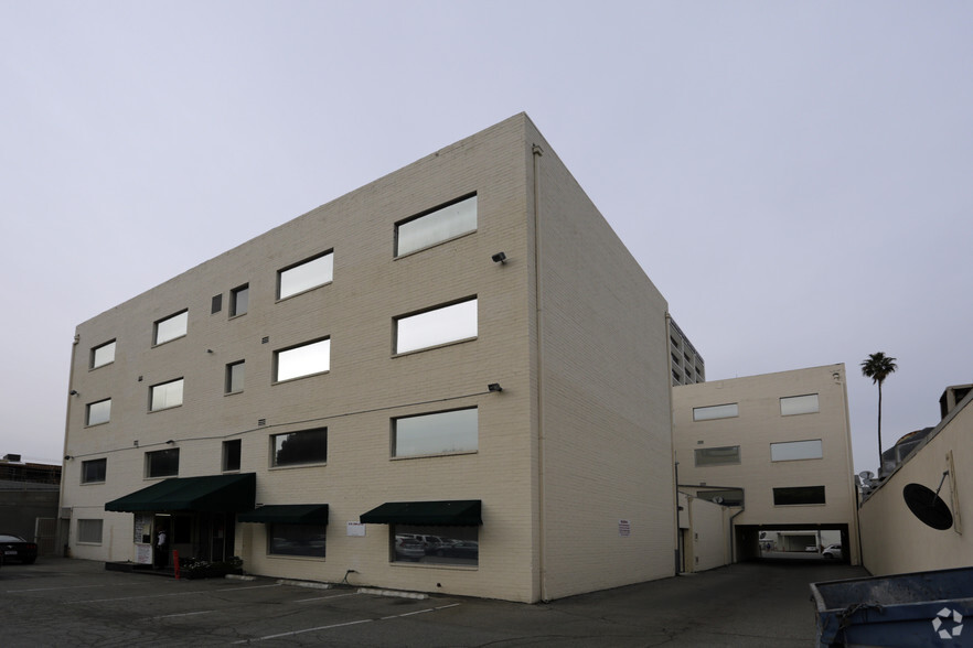 16250 Ventura Blvd, Encino, CA à louer - Photo de l’immeuble – Image 3 sur 4