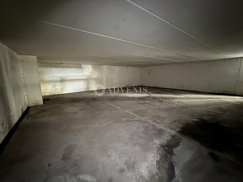 Local d'activités dans Évry-Courcouronnes à vendre - Photo de l’immeuble – Image 3 sur 5
