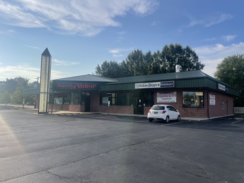 156 W Morton Ave, Jacksonville, IL à vendre - Photo de l’immeuble – Image 3 sur 4
