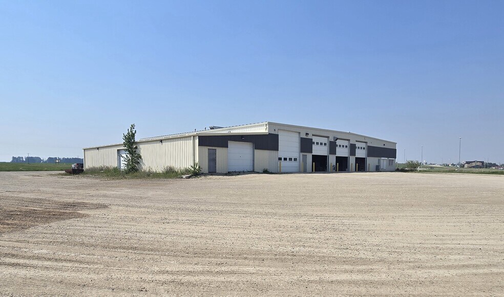 28244 Hwy 590, Red Deer County, AB à vendre - Photo principale – Image 1 sur 63