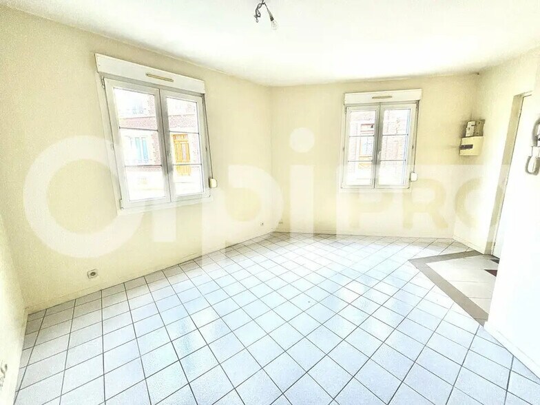 16 Rue Des Veneurs, Compiègne à louer - Photo de l’immeuble – Image 2 sur 5