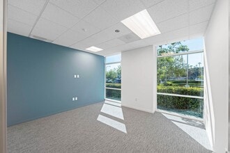 1 Jenner, Irvine, CA à louer Photo intérieure– Image 2 sur 7