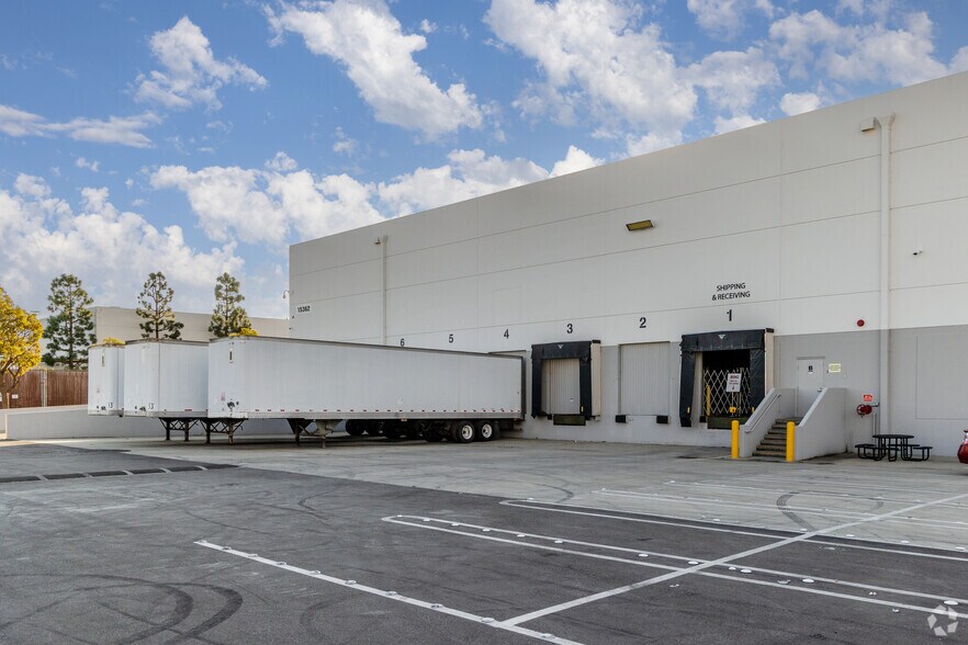 15342-15362 Graham St, Huntington Beach, CA à louer - Photo de l’immeuble – Image 2 sur 5