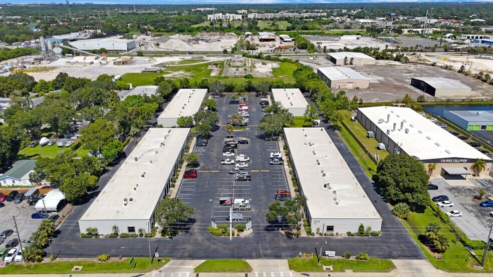 9225 Ulmerton Rd, Largo, FL à louer - Photo de l’immeuble – Image 3 sur 3