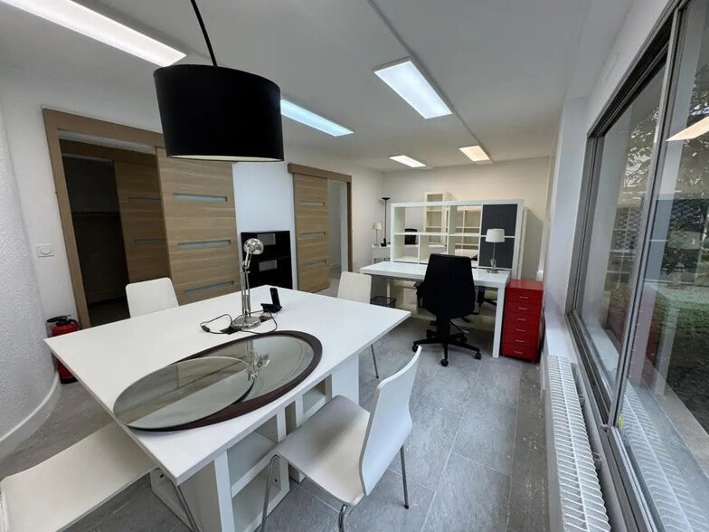 Bureau dans Neuilly-sur-Seine à louer - Photo de l’immeuble – Image 2 sur 14