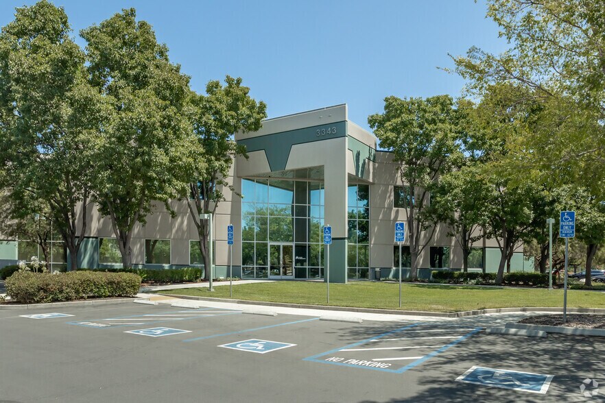 3343 Capital Center Dr, Rancho Cordova, CA à louer - Photo de l’immeuble – Image 1 sur 16