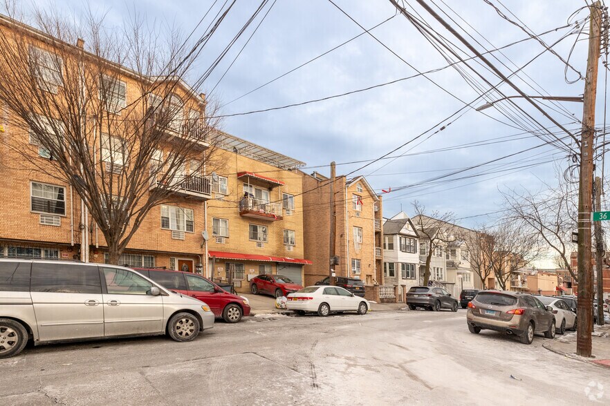 35-29 109th St, Corona, NY à vendre - Photo de l’immeuble – Image 3 sur 5