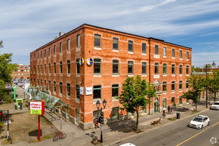 4115 Rue Ontario E, Montréal, QC à louer - Photo principale – Image 1 sur 6