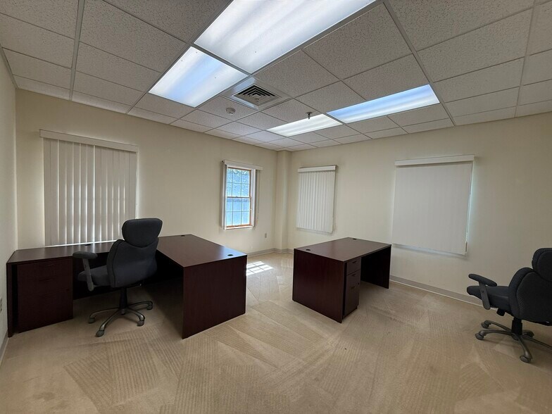 234 Littleton Rd, Westford, MA à louer - Photo de l’immeuble – Image 2 sur 8