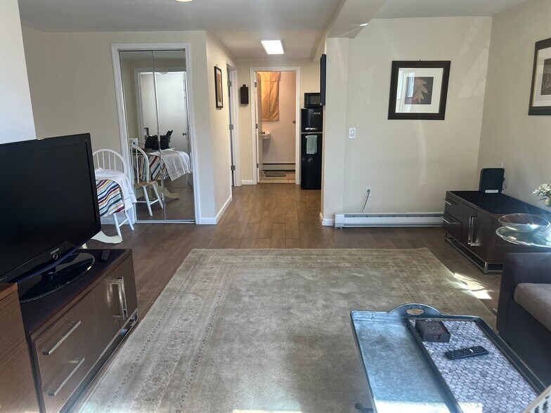 17 Blair St, Milford, CT à vendre - Photo de l’immeuble – Image 3 sur 9