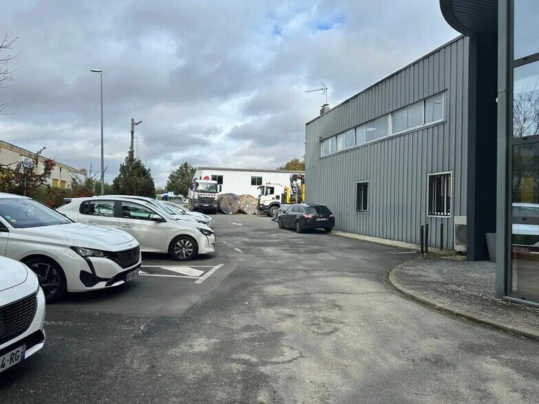 Local d'activités dans Valenton à vendre - Photo de l’immeuble – Image 2 sur 4