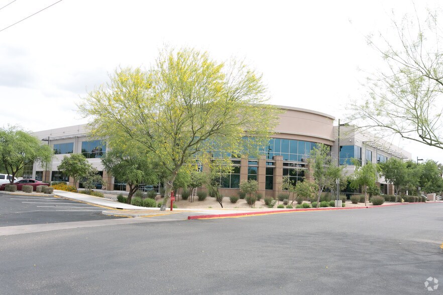 5650 W Chandler Blvd, Chandler, AZ à louer - Photo principale – Image 1 sur 6