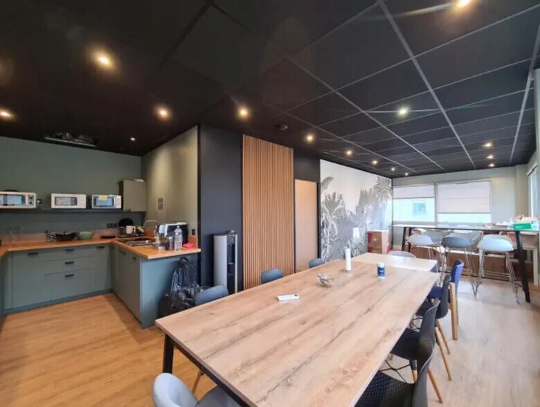 8 Rue Pascal, Bron à louer - Photo intérieure – Image 2 sur 6