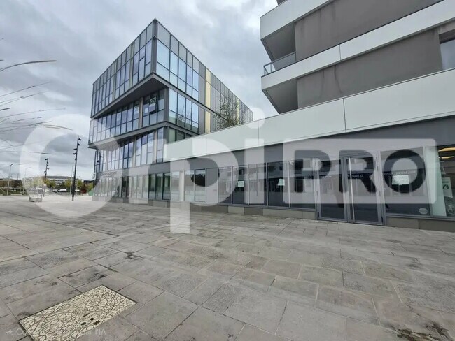 Plus de détails pour Local commercial à louer