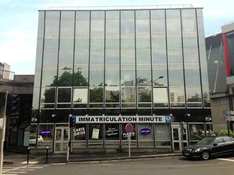Bureau dans Évry-Courcouronnes à louer - Photo de l’immeuble – Image 1 sur 8