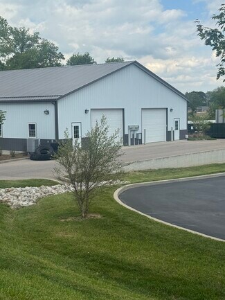 Plus de détails pour 3133 N Westbury Village Dr, Bloomington, IN - Local d'activités à louer