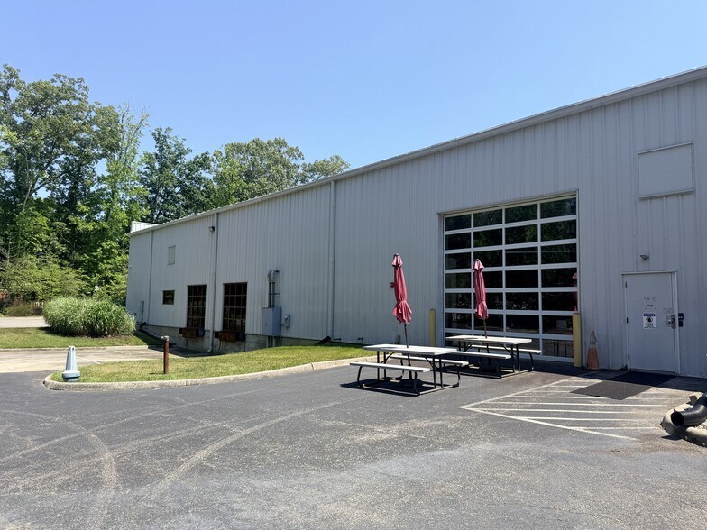 141 Enterprise Dr, Newport News, VA à louer - Photo de l’immeuble – Image 3 sur 3