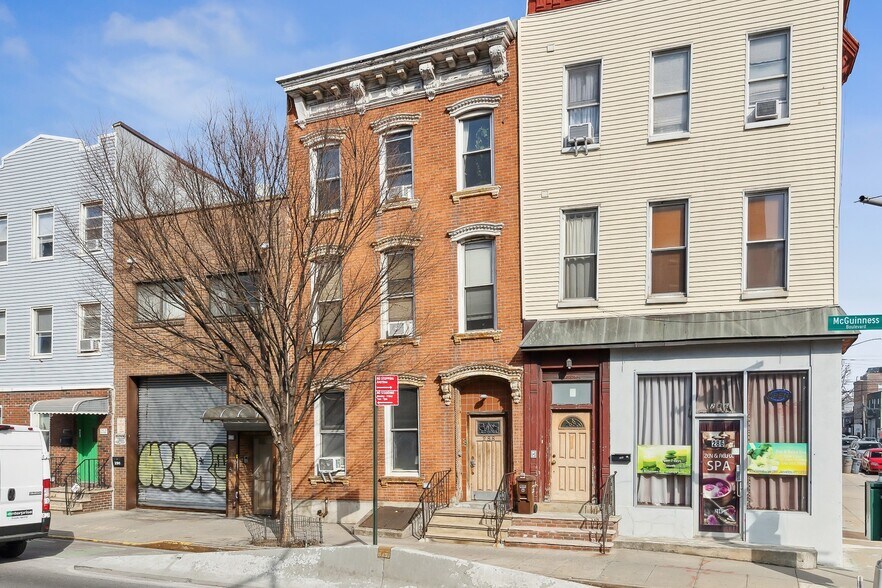 288 McGuinness Blvd, Brooklyn, NY à vendre - Photo de l’immeuble – Image 2 sur 19